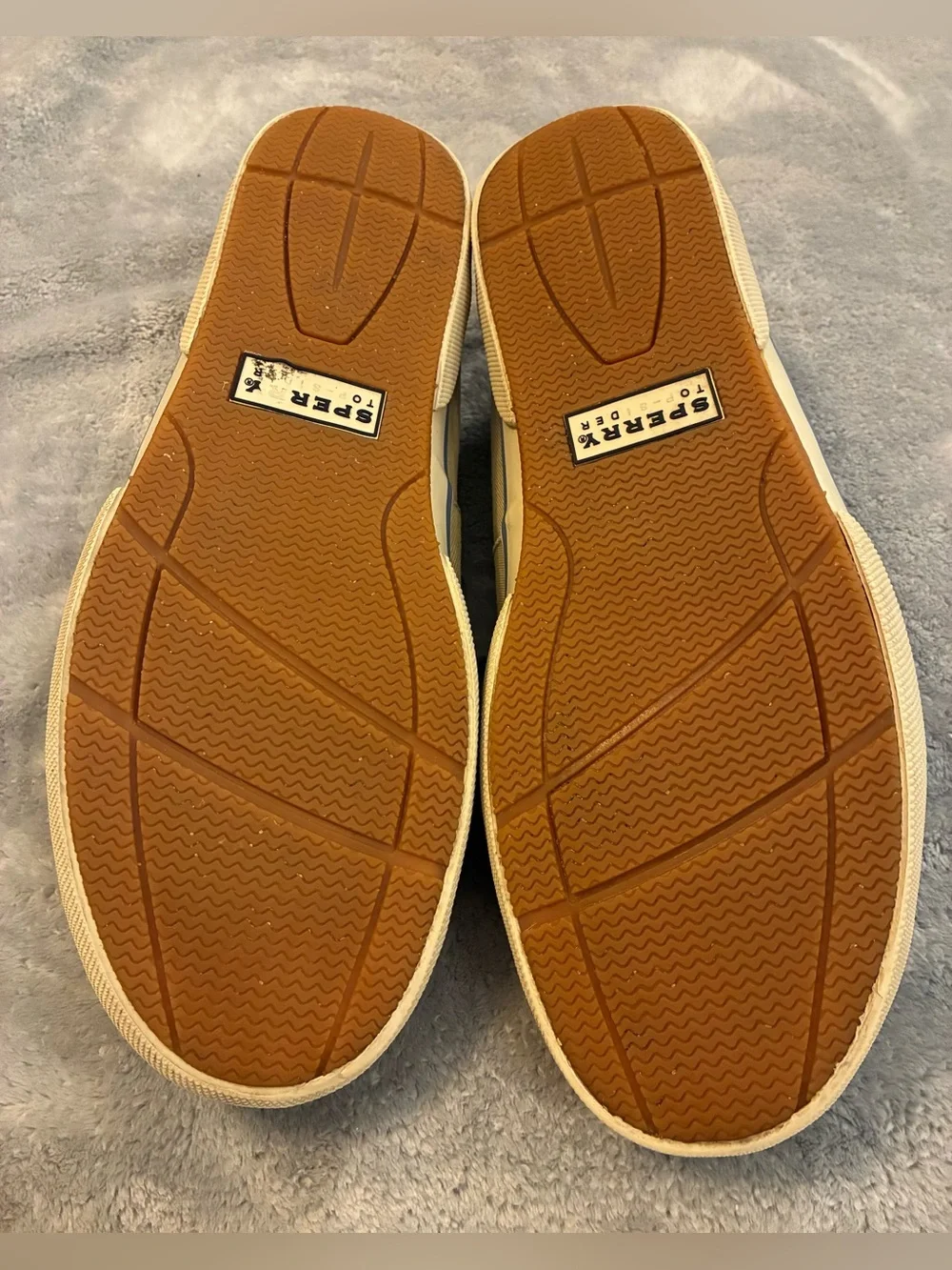 Men’s Size 11M Canvas Boat Shoes in Tan with Blue Laces